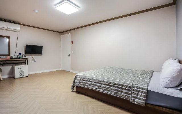 Gangneung Gyeongpodae Eroom