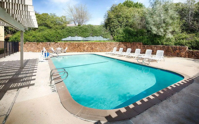 Red Lion Inn & Suites Auburn
