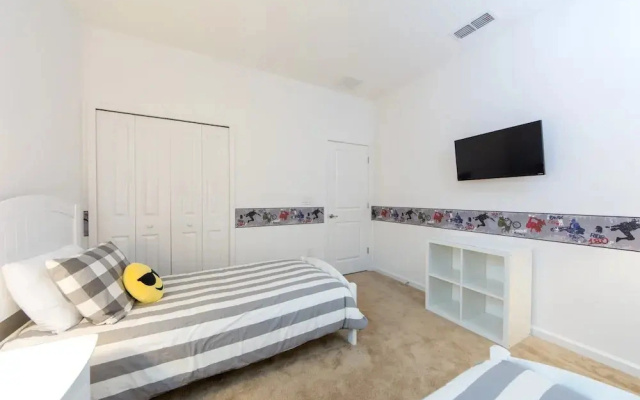 Beautiful 4 bedroom home close to Disney