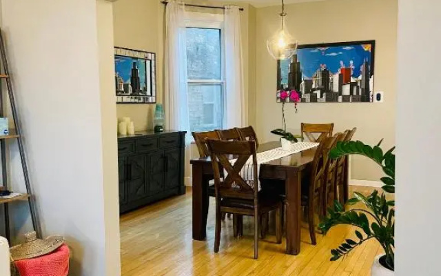Sunny, Spacious, 3BR 1BA Davlin INN Chicago