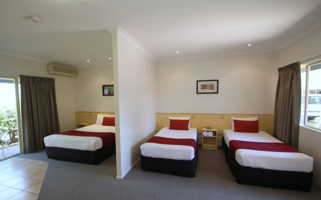 Midlander Motor Inn