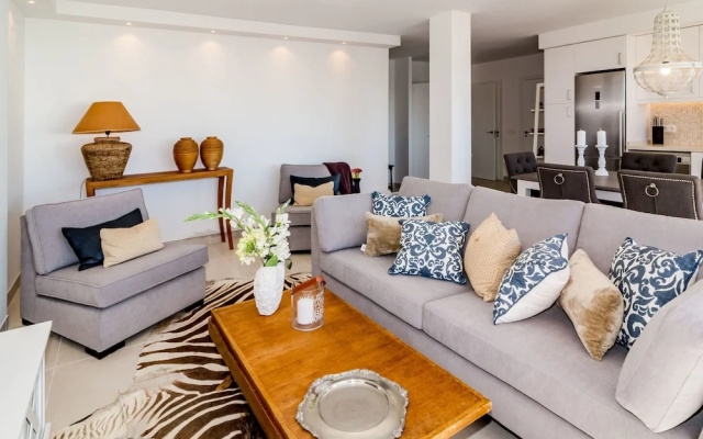CP- Modern 3 bedroom apt frontline beach