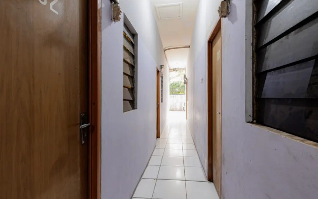 RedDoorz near Esa Unggul University Jakarta Campus