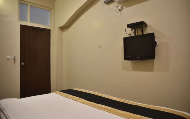 OYO 7896 Hotel Rang Mahal