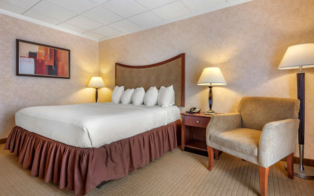 Best Western Plus Oswego Hotel and Conference Center