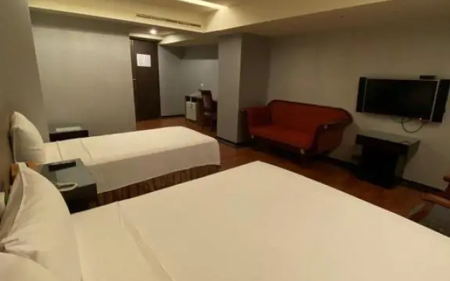 Crystal City Hotel
