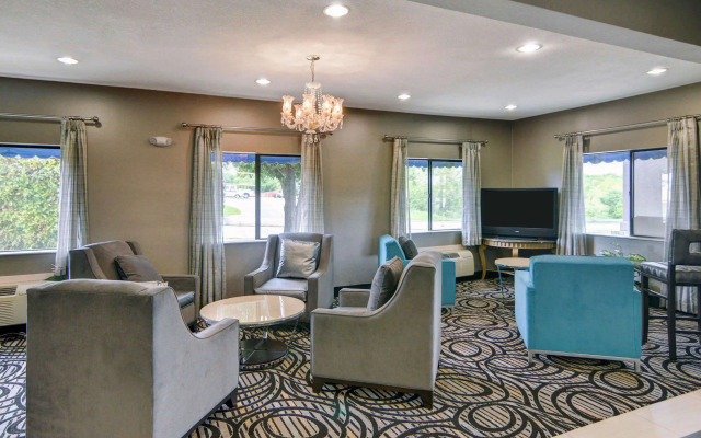 Quality Inn & Suites Grand Prairie South