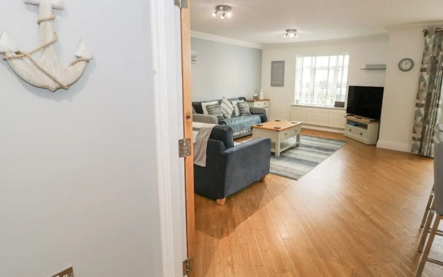 Apartment 6