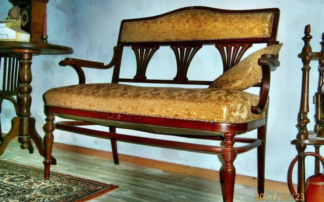 Retro - 19th Century Guest House