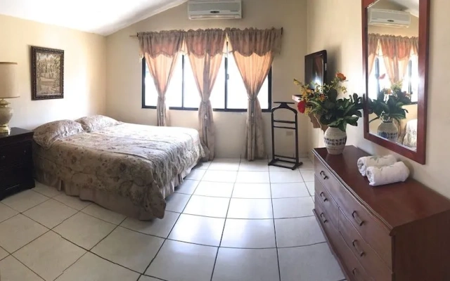 Econo Guest House