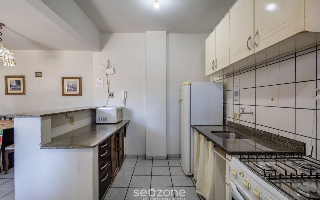 Apto 2Q 180m da praia com Garagem ERU032