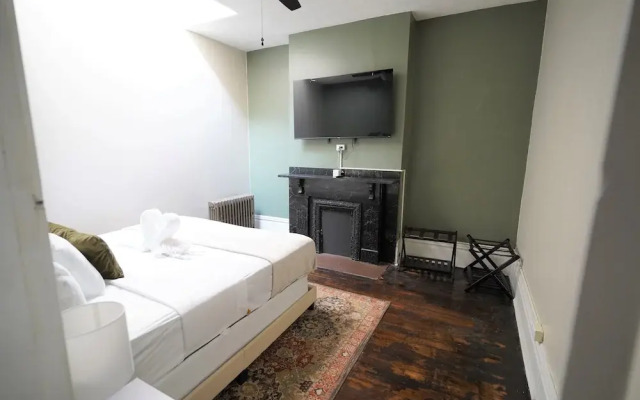 1210 Roland Way- Apartment