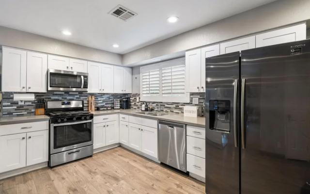 Highly Upgraded 4bd2bath Home With Private Pool