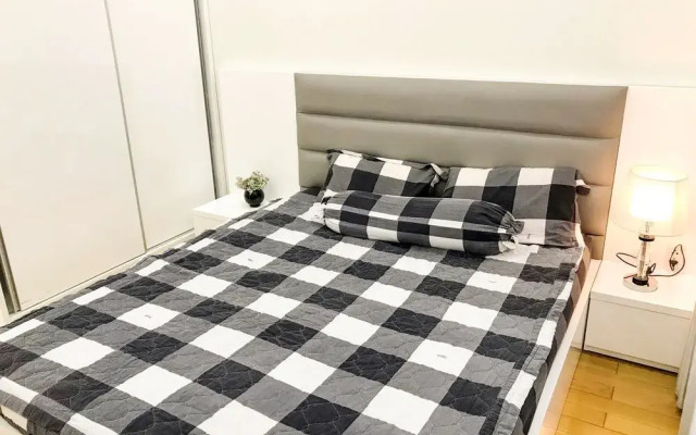 Sunrise City 2BR SW Pool 20th