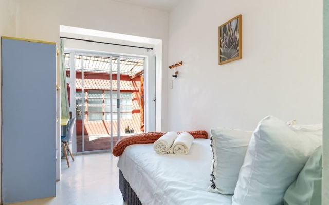 Funky Pet Friendly, 2-bedroom Escape, Bo-kaap