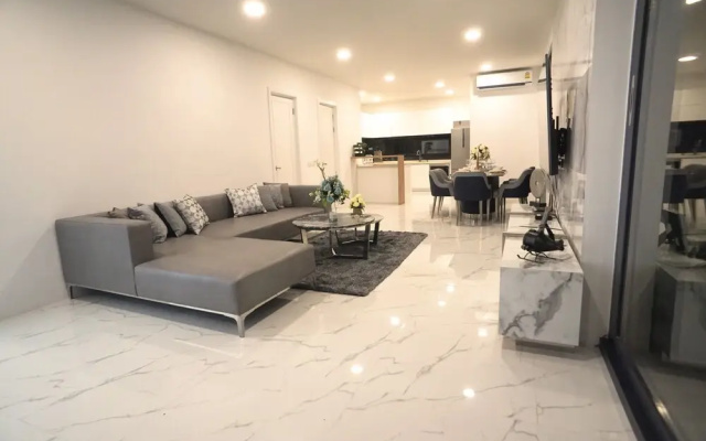 Private Pool Villa in Central Pattaya - Palmc8