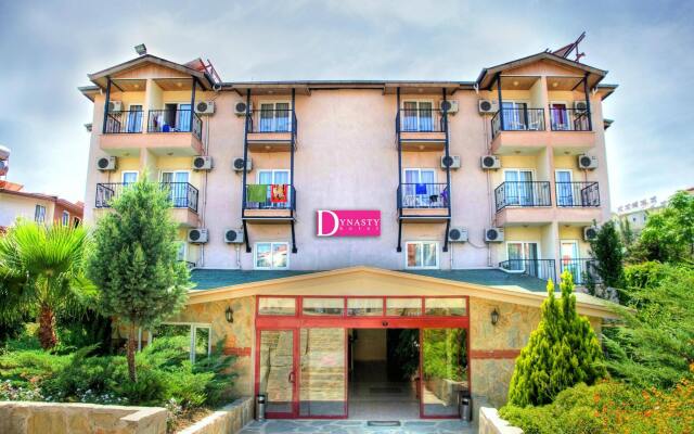 Dynasty Hotel вид на фасад