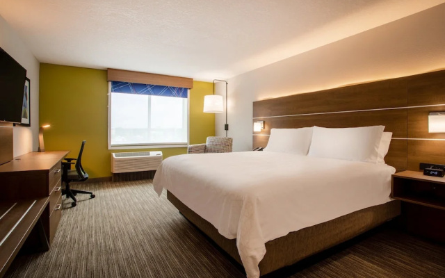 Holiday Inn Express & Suites Deland South by IHG