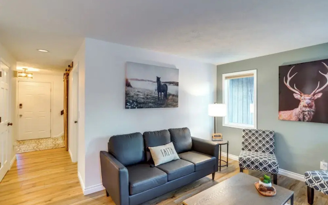 'northern Bliss' Modern Mtn-view Home in Fairbanks