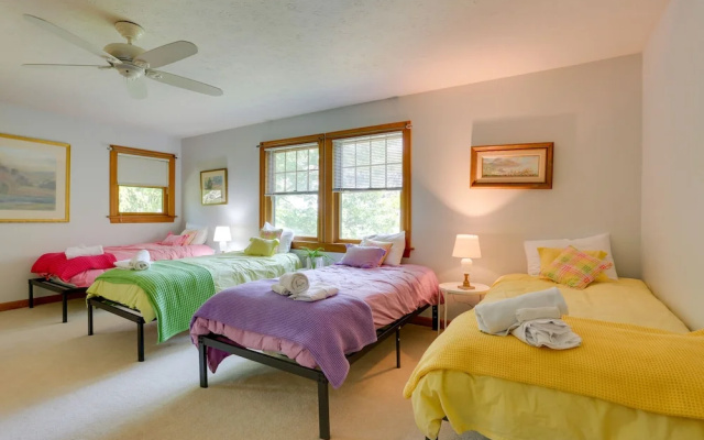 < 1 Mi to Camelback Resort: Home w/ Pool Table!