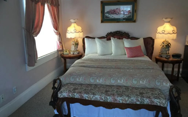 Shorelight Inn