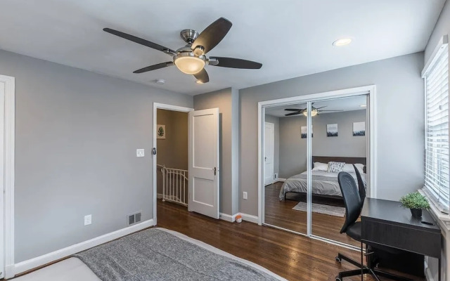 Beautiful 3br/2ba House with cozy backyard by CozySuites