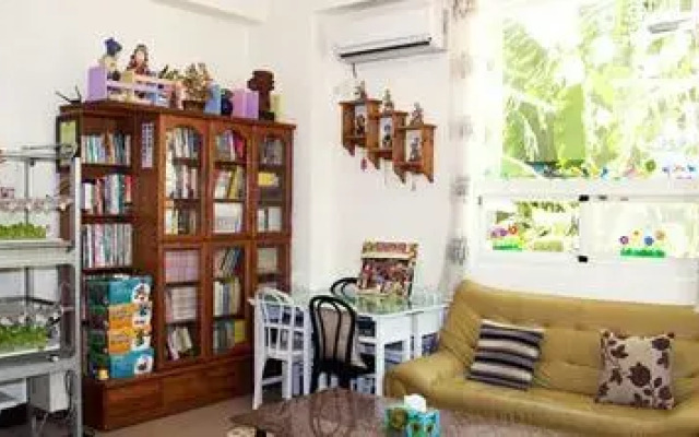 Follow Me Sweet House Bed & Breakfast