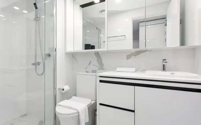 Central 2-bed With Gym, BBQ & Stunning Views