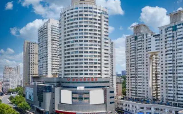 Vienna Classic Hotel (Qingdao Railway Station Taidong Pedestrian Street)