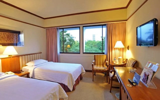 Elmi Hotel