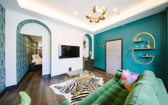 Absoluxe Suites