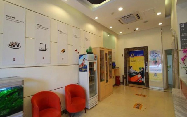 7Days Inn Shanghai Daning International Commercial Plaza YanChang Subway Station
