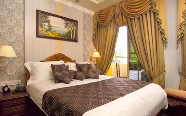 Loona Hotel