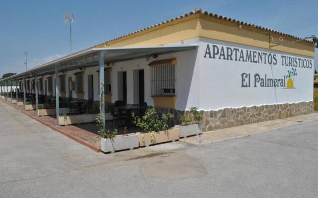 Отель Apartamentos El Palmeral Испания, Кониль-де-ла-Фронтера - отзывы, цены и фото номеров - забронировать отель Apartamentos El Palmeral онлайн вид на фасад
