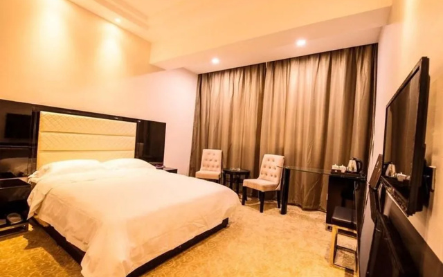 ChonpinesHotel