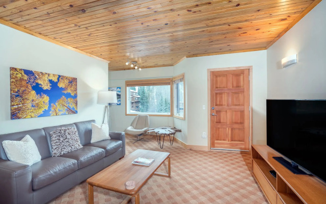 Ice House Suites and Condominiums