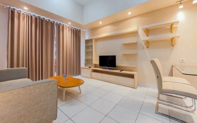 Homey And Comfort 2Br At Casa De Parco Apartment