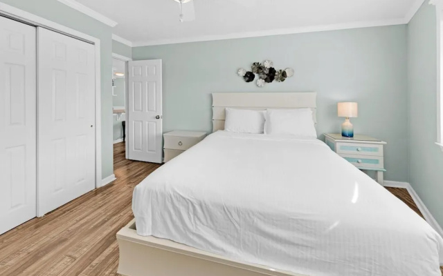Crystal Village II, Unit 19B