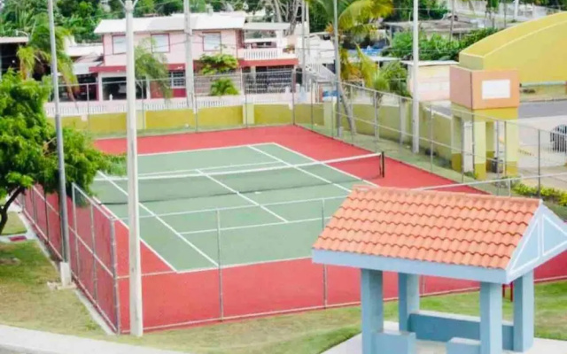3Bedrm Beach Penthouse with Rooftop Terrace & WiFi