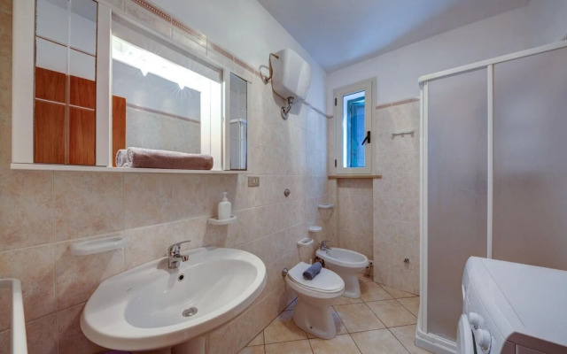 And001 in Andrano With 4 Bedrooms and 2 Bathrooms