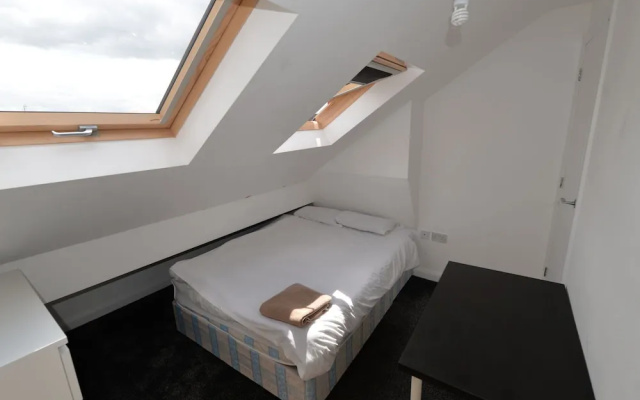 Modern Holiday Home in Coventry Near the Centre