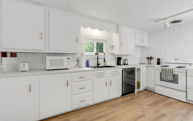 Gage Farmhouse Limit 6 2 Bedroom Apts by RedAwning