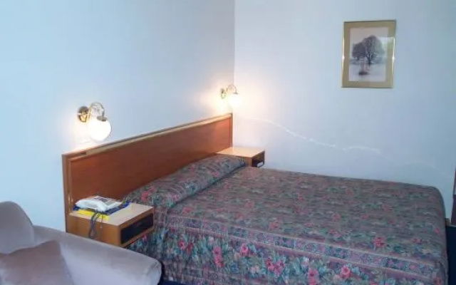 Littomore Hotel & Suites