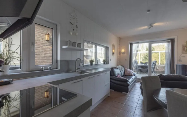 Klaproos, Holiday Home