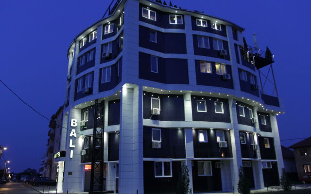 Bali Colosseum Hotel вид на фасад