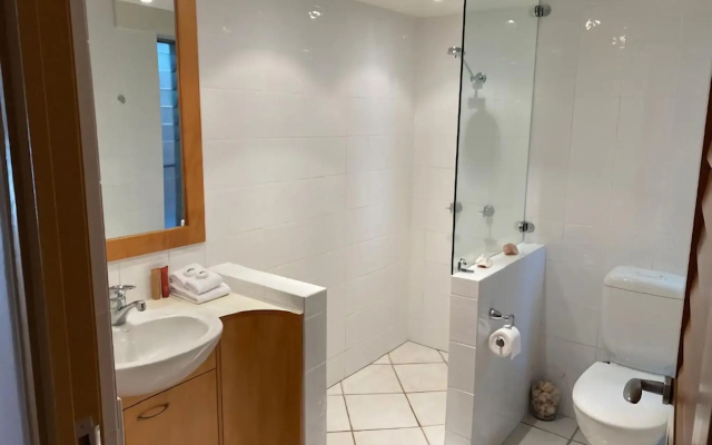 Kalimna 2 Picture Point Crescent 35