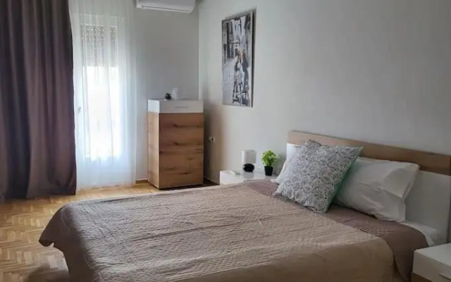 Great Apartment In Veria