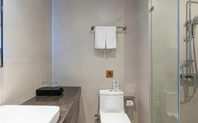 Homeinn Selected Hotel (Linyi Xianggang Road Airport International Convention and Exhibition Center)