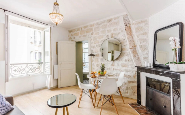 Eiffel Tower - Champ de Mars Apartment