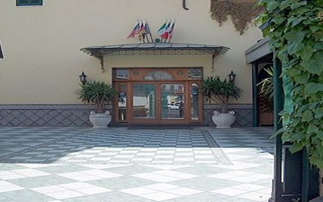Отель Grillo Verde Италия, Торре-Аннунциата - отзывы, цены и фото номеров - забронировать отель Grillo Verde онлайн вид на фасад